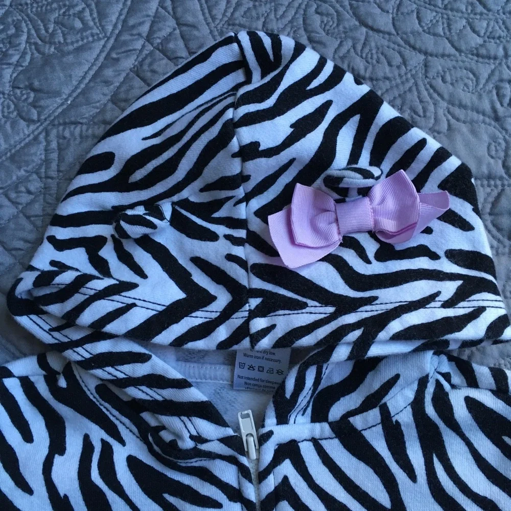 Gymboree zebra zip up hooded sweater size 4-5